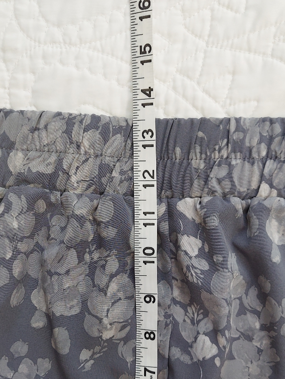 Maurices Women’s Athletic Running Floral Print Shorts In Gray, Size XL, Like New - Picture 9 of 10